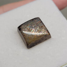 Load image into Gallery viewer, 2.48g Rainbow Lattice Sunstone Cabochon