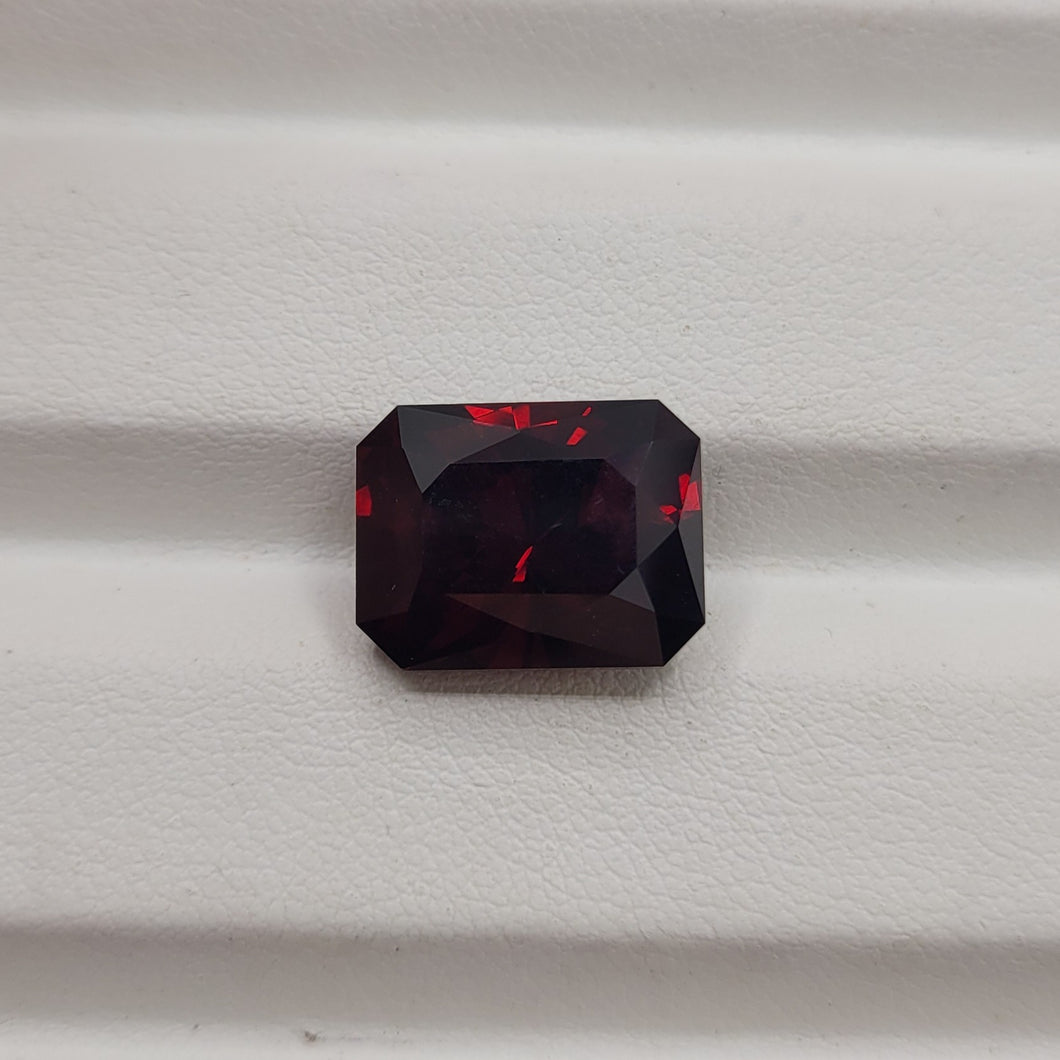 12.58ct Rhodolite Garnet Facet