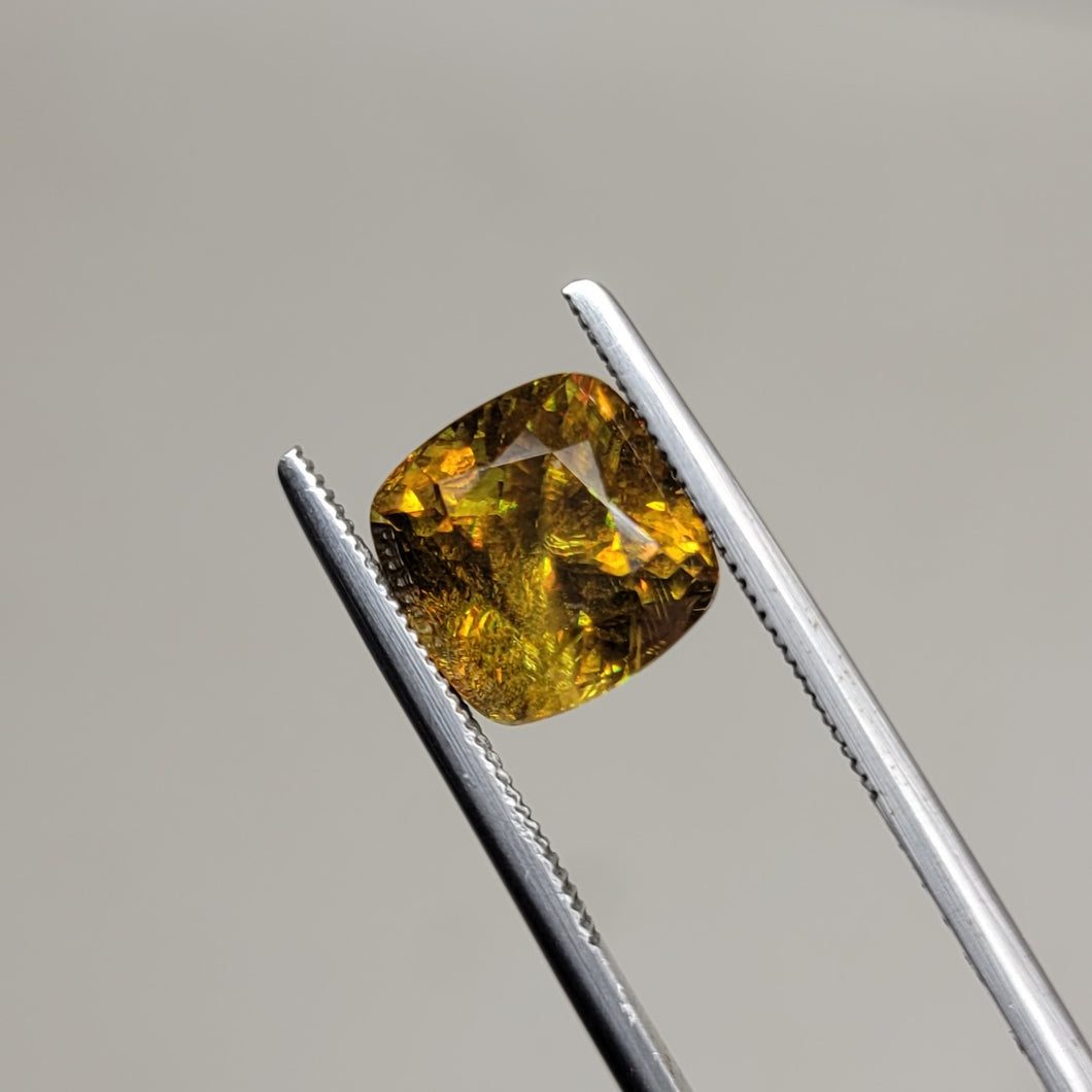 4.81ct Sphene (Titanite) Facet